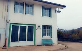 Maison de 3 chambres avec jardin clos et wifi a Charix